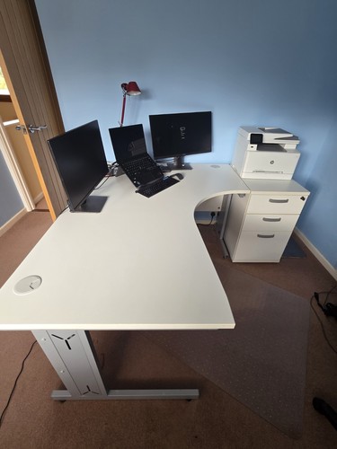 White curved shaped - white, corner